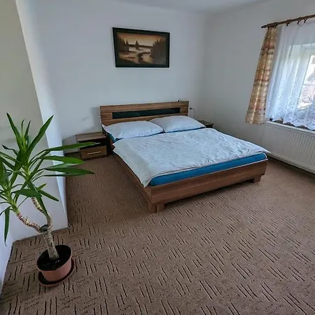 Dvougeneracni Dum Se Zahradou Apartment *