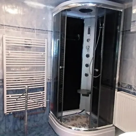 Dvougeneracni Dum Se Zahradou Apartman *