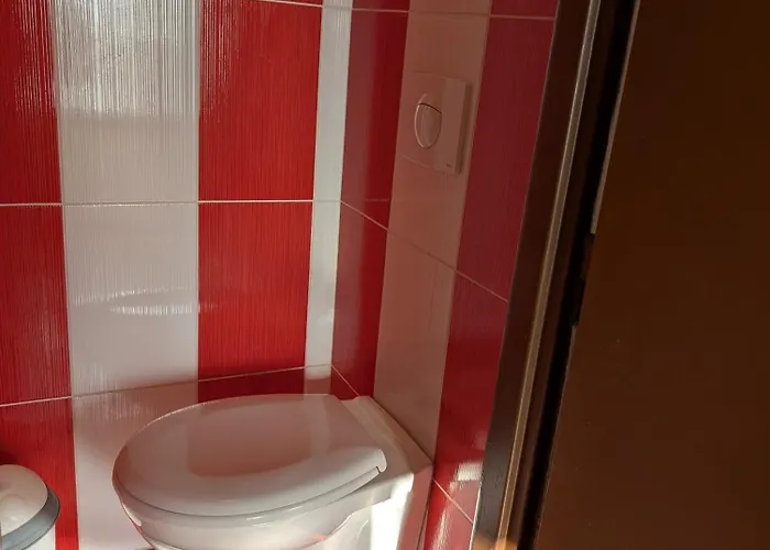 Dvougeneracni Dum Se Zahradou Lägenhet *